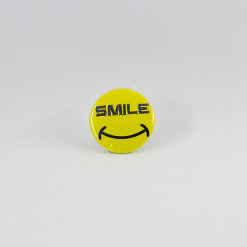 Smiley Button 25 mm mit Schriftzug SMILE